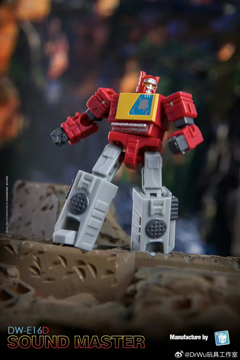Dr.Wu & Mechanic Studio Extreme Warfare DW-E02D Monitor (Soundwave) / DW-E16D Sound Master (Blaster) Core Class Battle Damaged Version 2 in 1 set 6cm / 2.4"