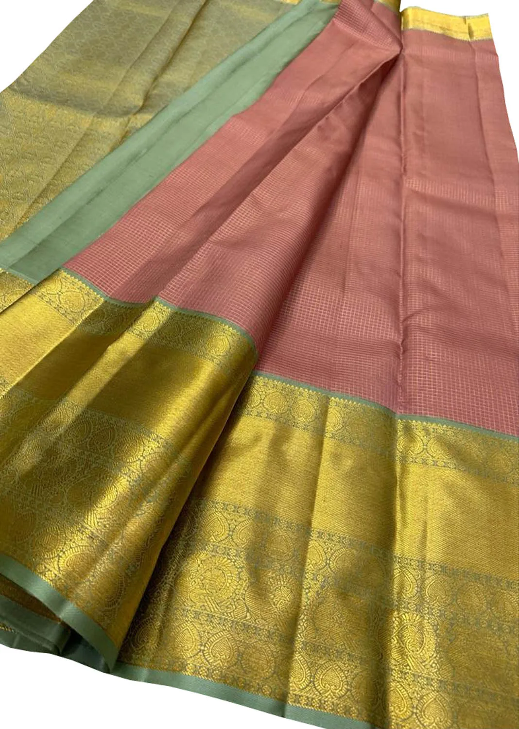 Elegant Pink Kanjeevaram Silk Saree: Timeless Beauty