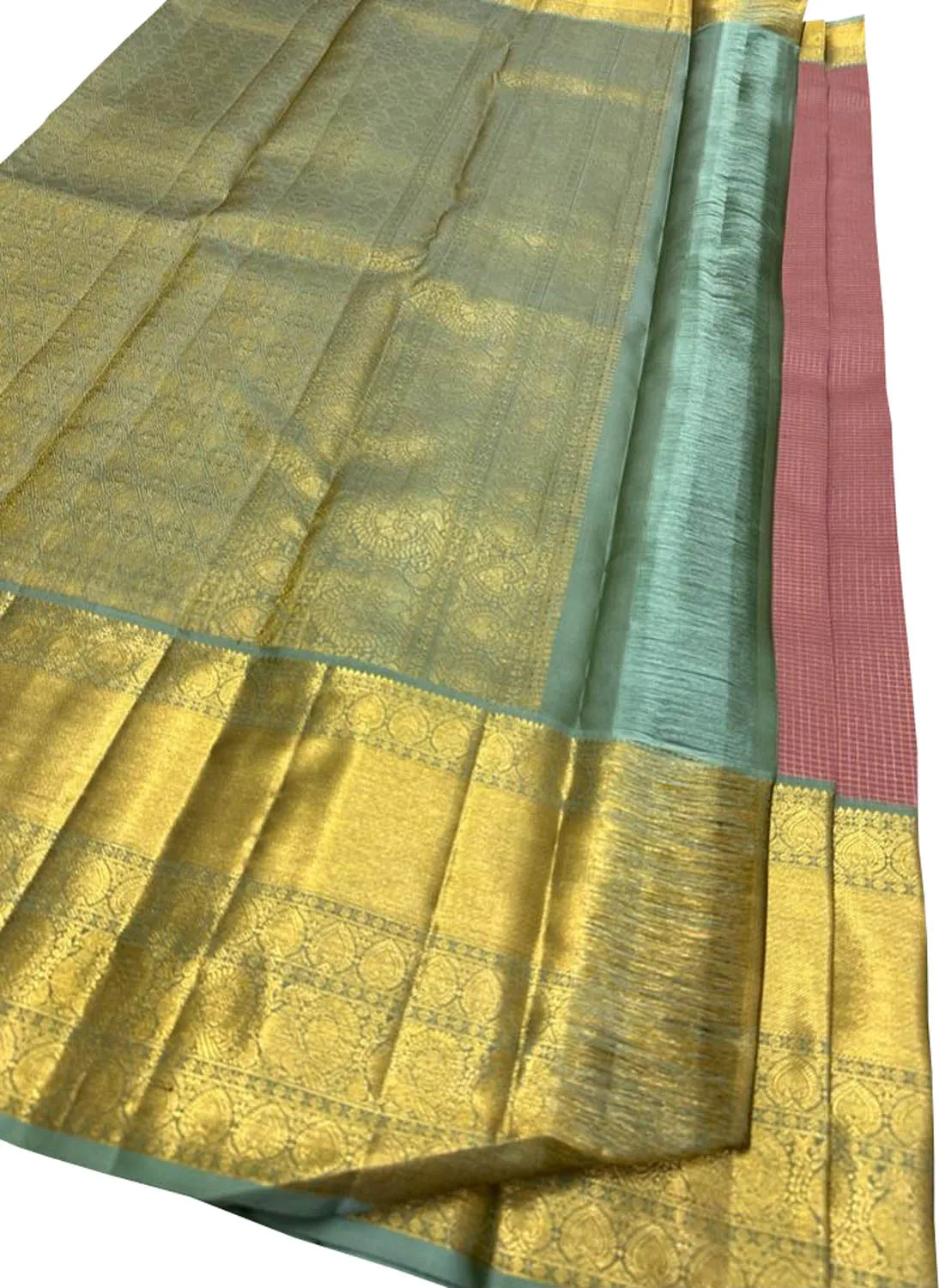 Elegant Pink Kanjeevaram Silk Saree: Timeless Beauty